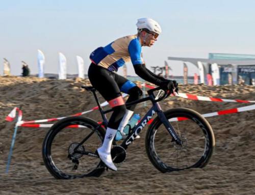 Waarom onze witte aero (gepersonaliseerde) overschoenen de beste keuze zijn voor gravelraces en strandraces